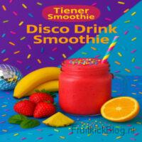 Disco Drink Smoothie 7 Disco Drink Smoothie in een glas met fruit en een rietje en wat snoepjes