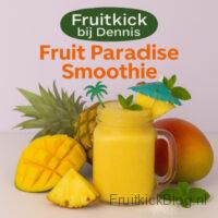 Fruit paradise smoothie met veel tropisch fruit in een glas
