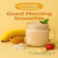 Good Morning Smoothie 7 Ontbijt smoothie Good Morning in een glazen mok, met banaan, havermout, pindakaas, aardbei en muntblad op een gele achtergrond