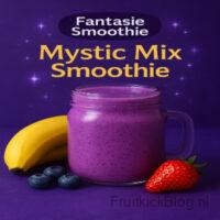 Mystic Mix Smoothie 7 Fantasie smoothie Mystic Mix in een glazen mok, met banaan, blauwe bessen en aardbei op een paarse achtergrond.