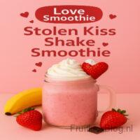 Stolen Kiss Shake Smoothie 9 Stolen Kiss Shake in een glas met vers fruit er omheen