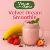 Velvet Dream Smoothie 2 Groene Minty Fresh Smoothie in een glas, met kiwi’s en limoenen ernaast, op een felgroene achtergrond.