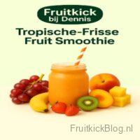 Tropische frisse fruit smoothie 1 Heerlijke tropische fruit smoothie in een glas met een rietje