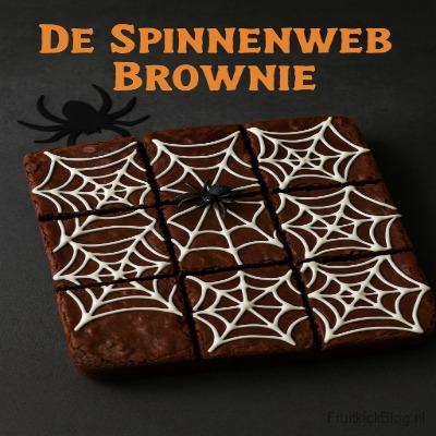 De Spinnenweb Brownie - Halloween 9 De Spinnenweb Brownie – smeuïge brownie met spinnenwebdecoratie, perfecte Halloween traktatie.