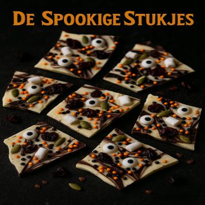 De Spookige Stukjes - Halloween Snack 2 Krokante, griezelig lekkere stukjes van witte en pure chocolade met Halloween-toppings — eenvoudig te maken en onweerstaanbaar spooky!