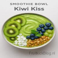 Kiwi Kiss Smoothie Bowl 2 Kiwi Kiss Bowl met kiwi en fruit – gezonde en verfrissende smoothie bowl.