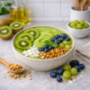 Kiwi Kiss Bowl met kiwi en fruit – gezonde en verfrissende smoothie bowl.
