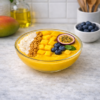 Mango Glow Bowl met tropische mango en fruit, frisse smoothie bowl