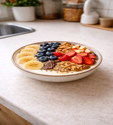 Strong Start Bowl met proteïne en fruit, gezonde eiwitrijke proteïne bowl.