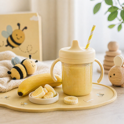 De Baby Bee Smoothie is een zonnige, zachte smoothie met banaan en mango. Perfect afgestemd op baby’s en peuters: mild, romig