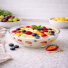 Fruit Mousse met romige yoghurt en fruit – luchtige en gezonde fruitsalade